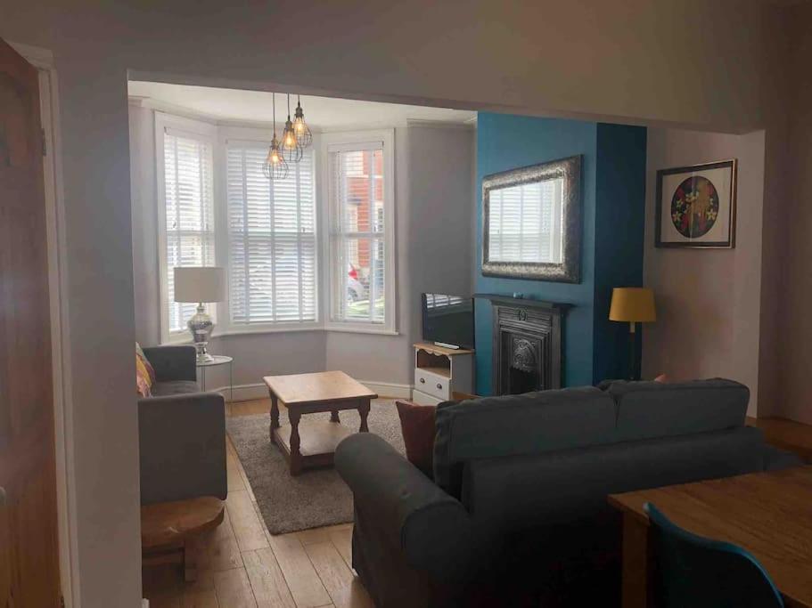 Gloucester Rd 2 Mins Away - Fab, New, Trendy House Bristol Eksteriør billede